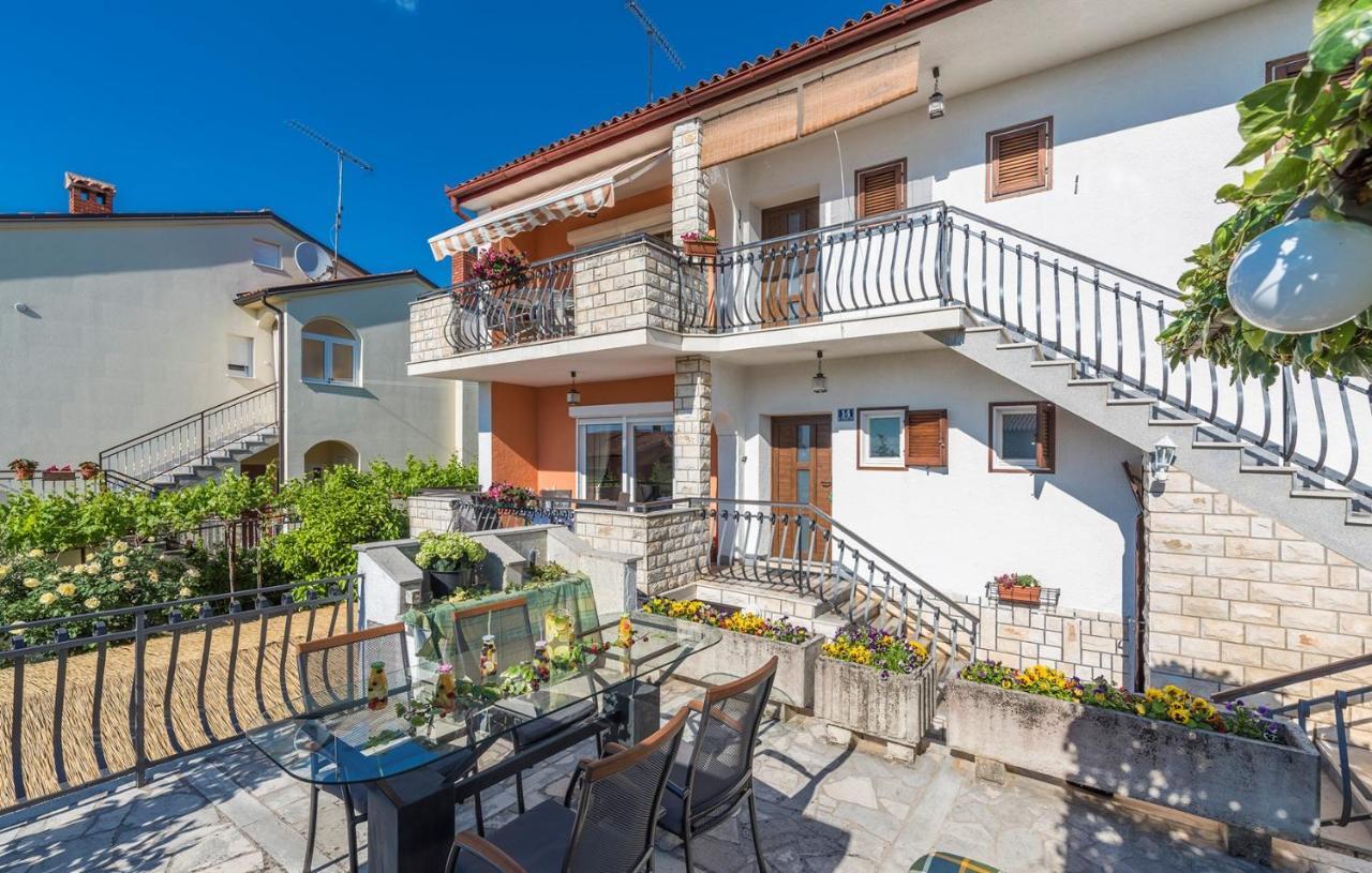 Apartments Loredana Porec Exterior photo