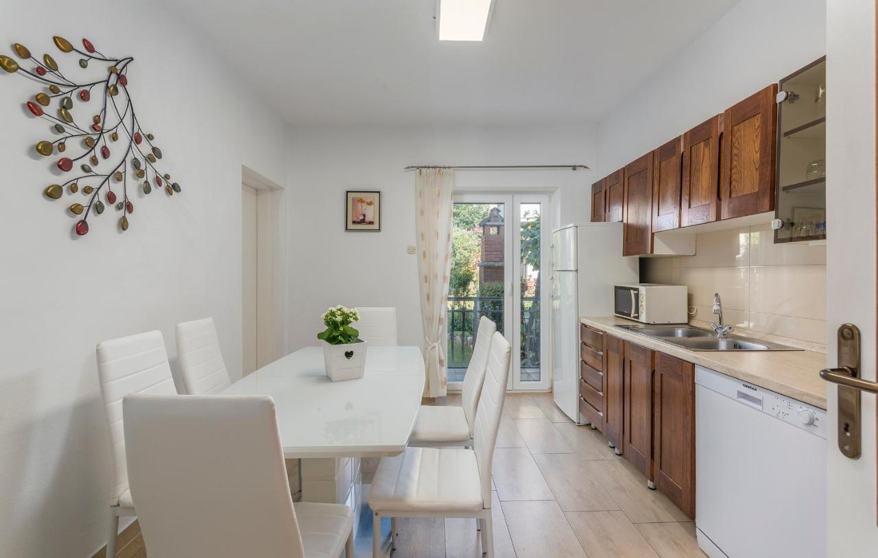 Apartments Loredana Porec Exterior photo